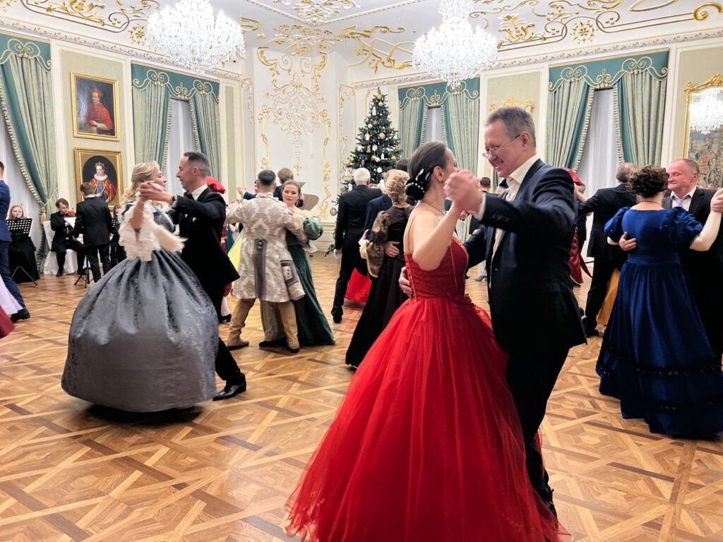 В Мирском замке состоялся рождественский бал