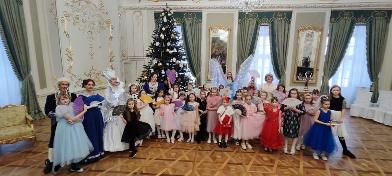 В Мирском замке состоялся детский рождественский бал