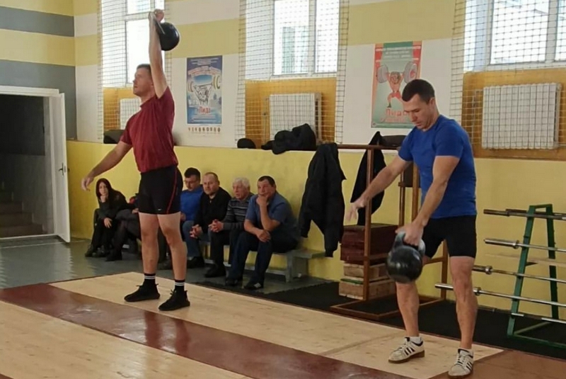 В Кореличах состоялся районный чемпионат по гиревому спорту