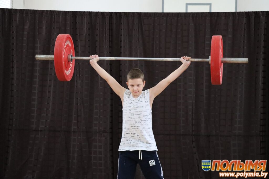 В Кореличах прошли межрайонные соревнования по тяжелой атлетике