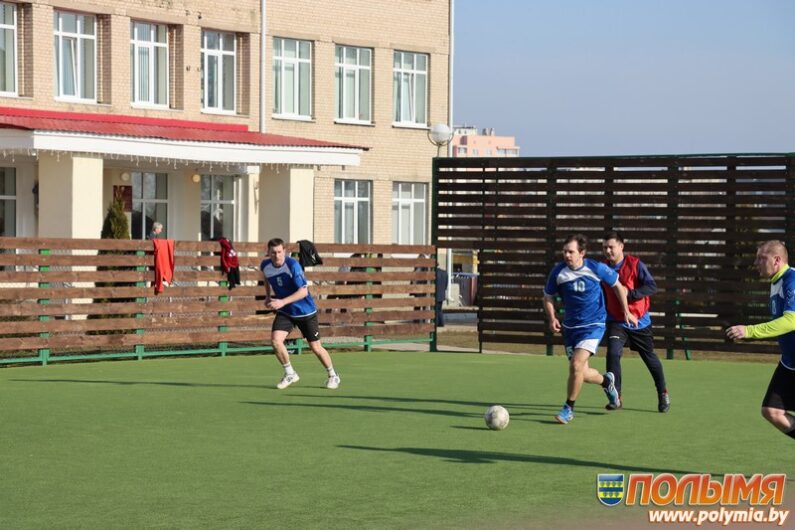 Празднование Дня Конституции в Кореличах началось с товарищеского футбольного турнира