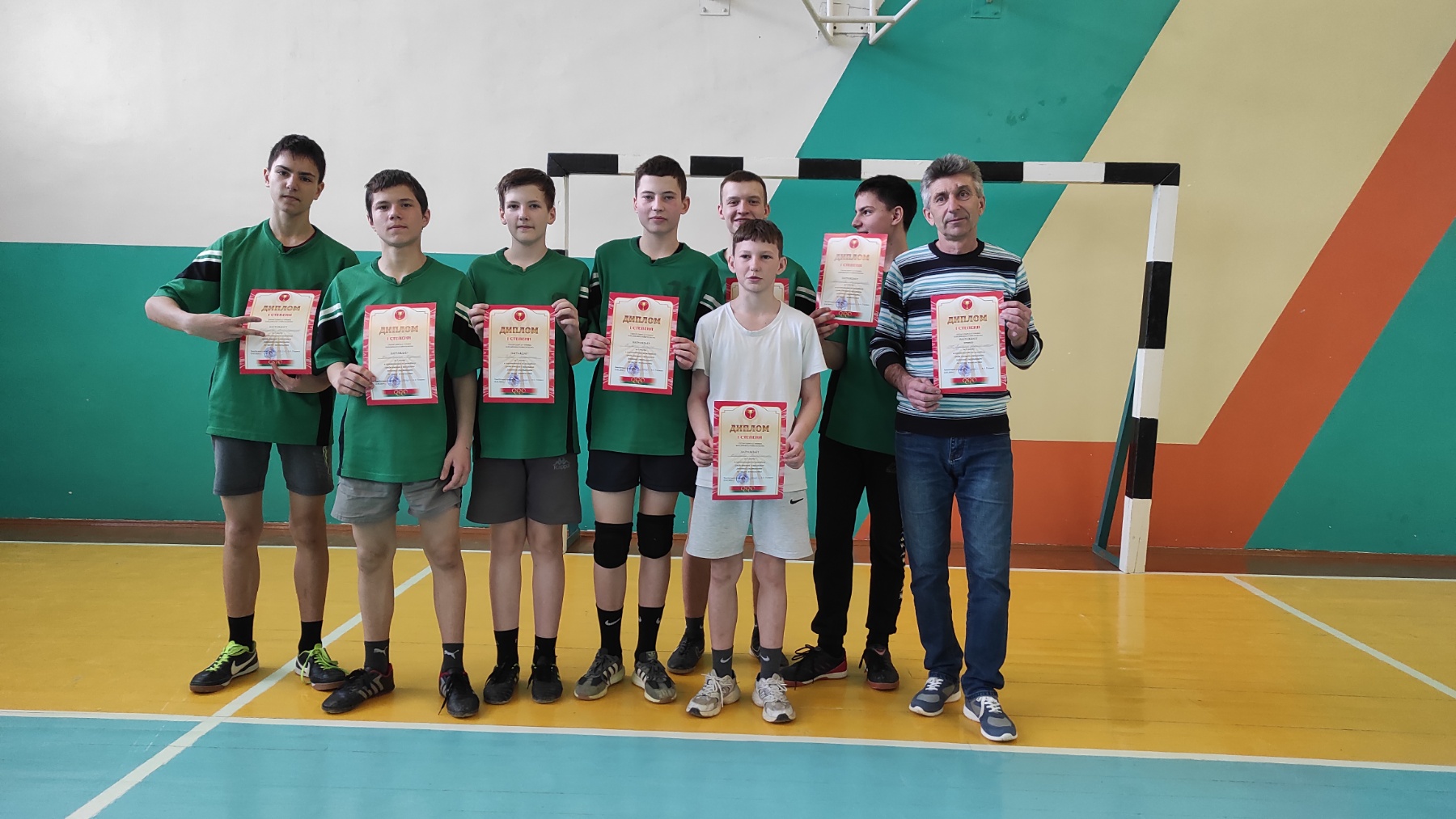 В Кореличском районе прошли финальные соревнования по волейболу  среди девушек и юношей 2008-2010 г.р.