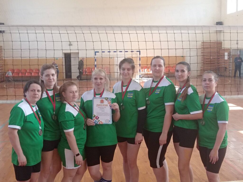 Кореличские волейболистки завоевали серебро в программе спартакиады Гродненской области среди сельских жителей «Золотой колос»