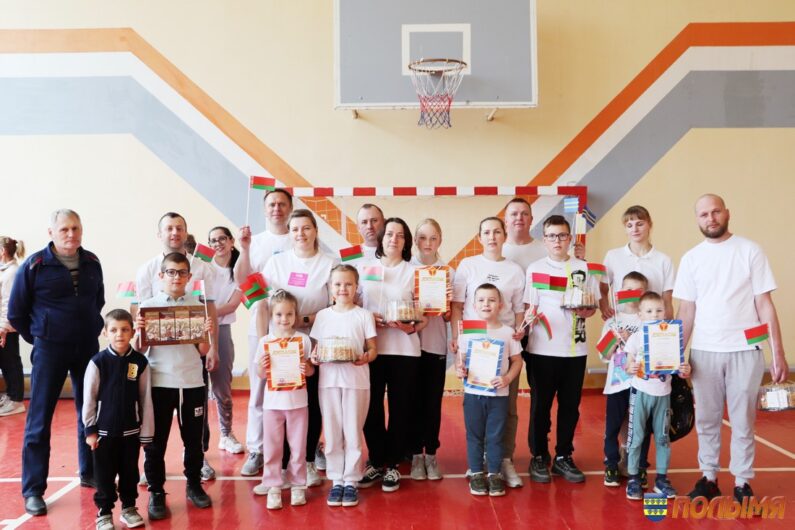 Традиционная районная спартакиада «Папа, мама, я — спортивная семья» собрала в Кореличах 24 семьи