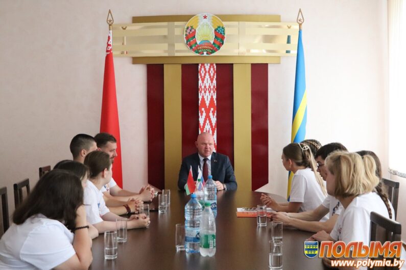 Председатель Кореличского райисполкома Андрей Гордей встретился с российской молодежью
