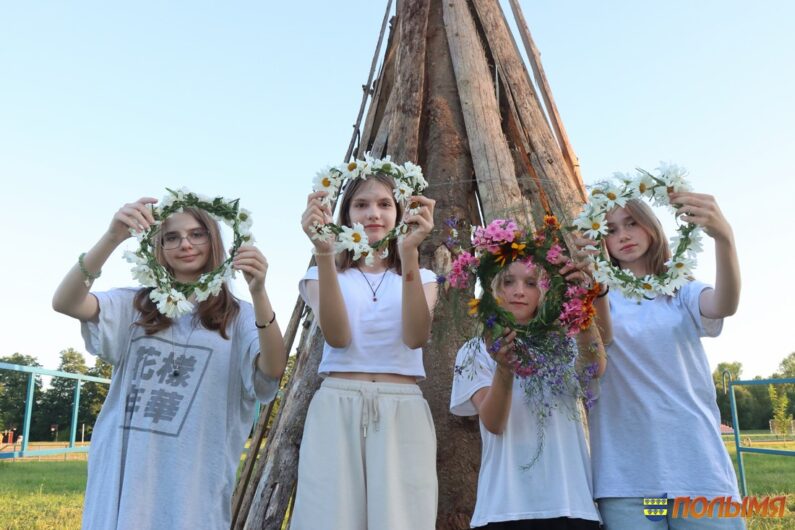 В Кореличах Купалье отпраздновали играми, танцами и поисками папарать-кветки