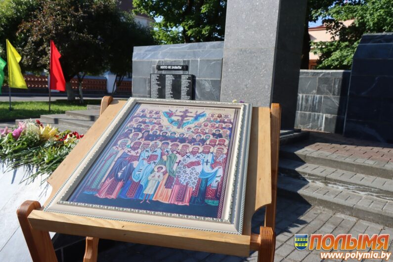 Участники Республиканского велопробега к 80-летию освобождения Беларуси и 40-летию установления Собора белорусских святых приняли участие в митинге в г.п. Мир