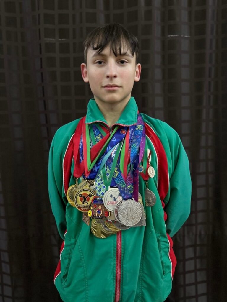 Юному тяжелоатлету Даниилу Полуяну присуждена стипендия Кореличского райисполкома