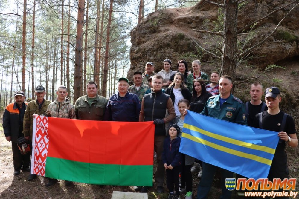 Сделать Кореличчину краше. Председатель Кореличского районного Совета депутатов Алексей Гаврош принял участие в наведении порядка на территории района