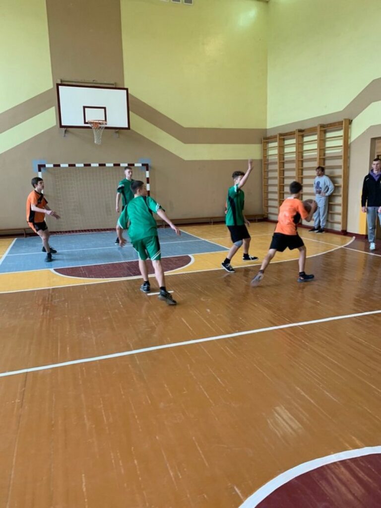 В Кореличском районе прошли соревнования по баскетболу