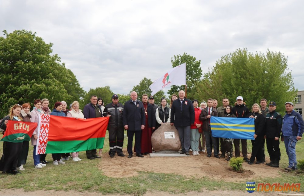 В Кореличах заложили памятную аллею в честь 80-летия Великой Победы