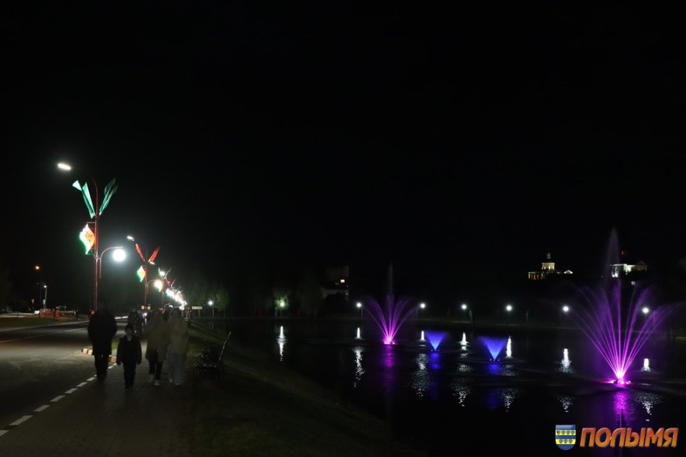 В Кореличах торжественно окрыли фонтаны ко Дню Победы