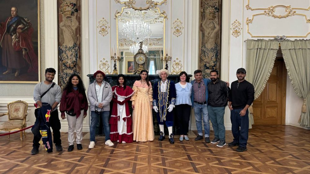 Съемочная группа популярной индийской компании Bollylands.com посетила замковый комплекс «Мир»