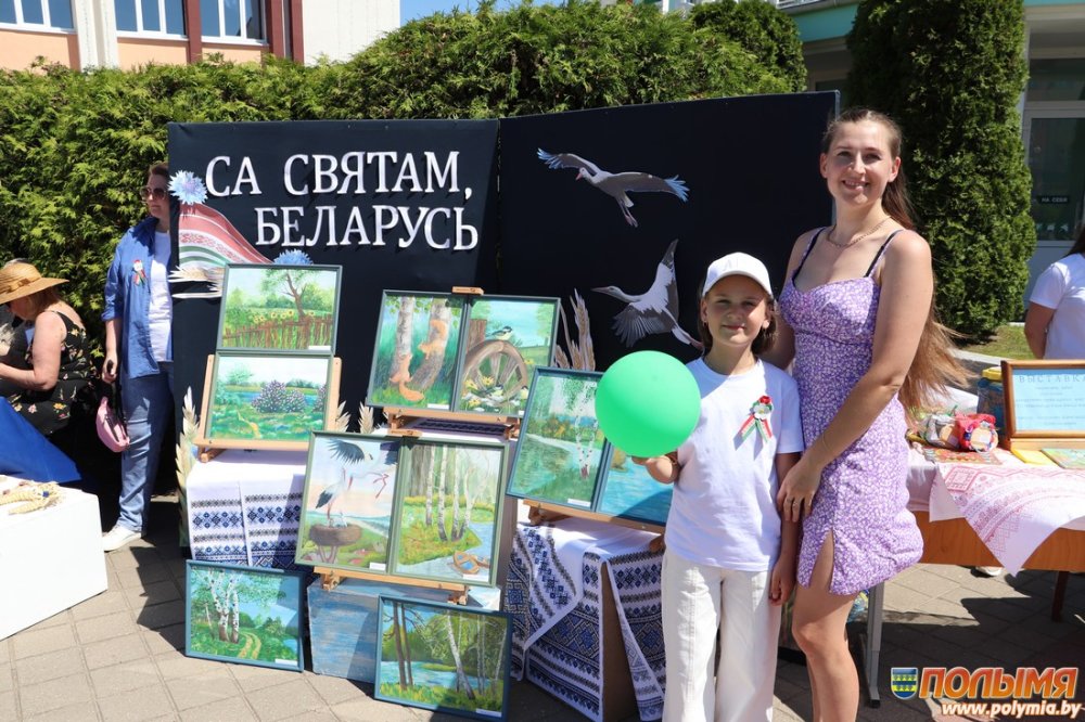 В Кореличах на празднике ко Дню Независимости Республики Беларусь работали тематические локации, «Беларускі кірмаш», выставка спецтехники и транспорта