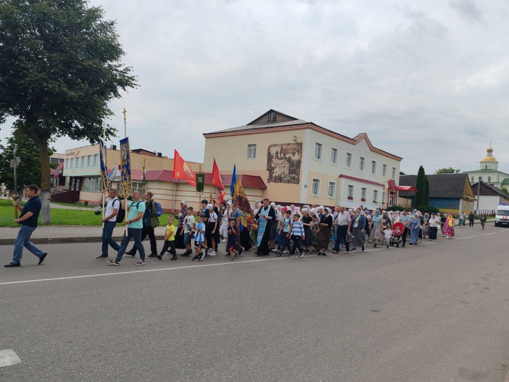 В Кореличах прошел крестный ход, приуроченный к 800-летию Свято-Елисеевского Лавришевского мужского монастыря