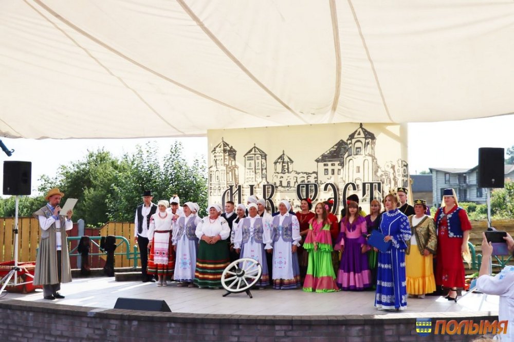 Много счастливых лиц и вкусной еды. Фестиваль «Мир-фест» собрал гостей в старинном поселке